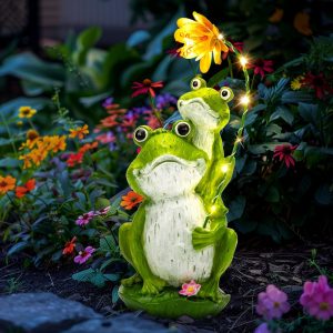 GIGALUMI Solar Garden Statues Loving Frog